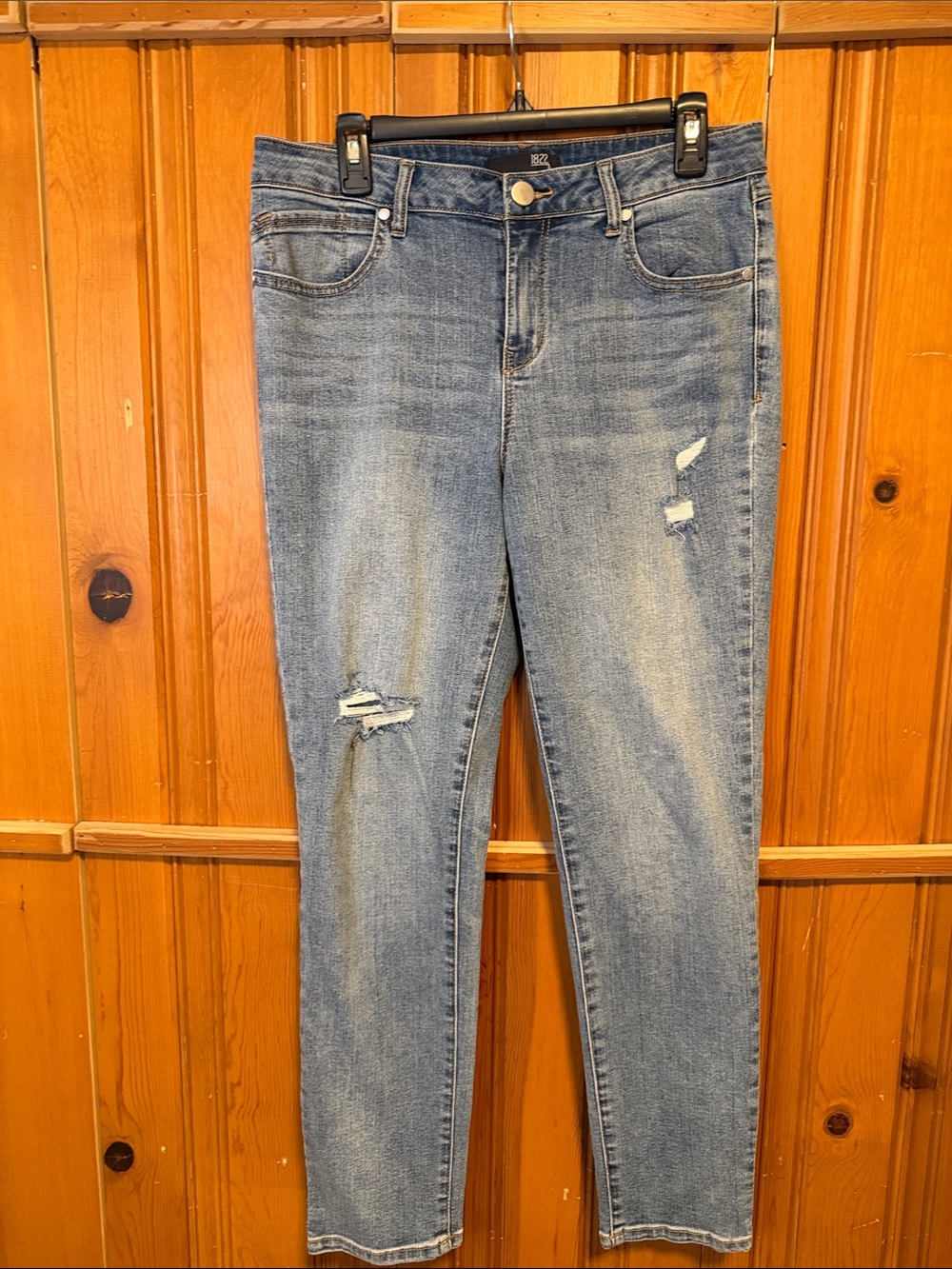 Women’s 1822 Light Blue Distressed Jeans
